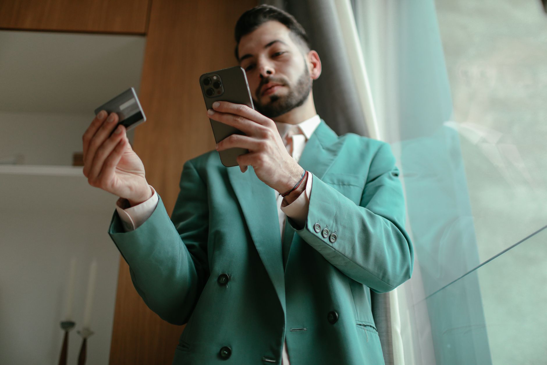 Pago con teléfono mediante código QR en un comercio