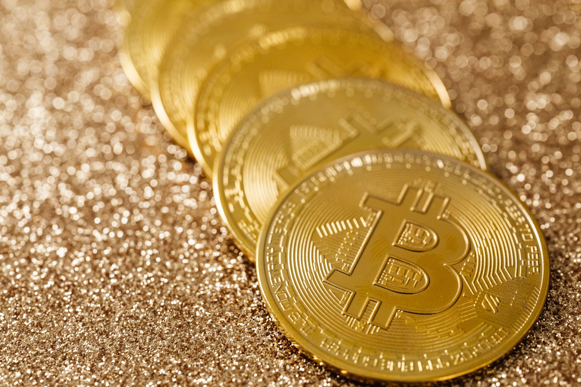 Moneda física que representa al bitcoin